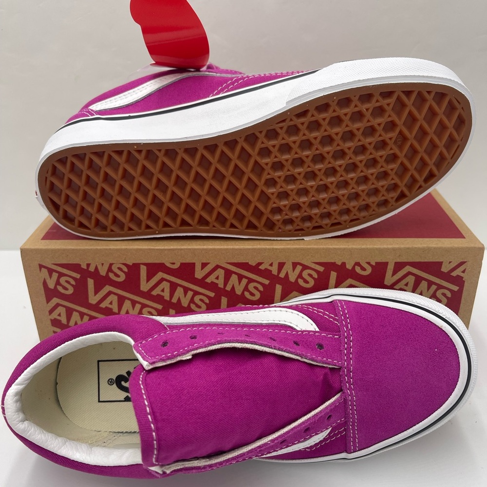 Vans WMNS Old Skool
Fuchsia Red/True White Sneakers
VN0A5KRF8ZV - Picture 14 of 16